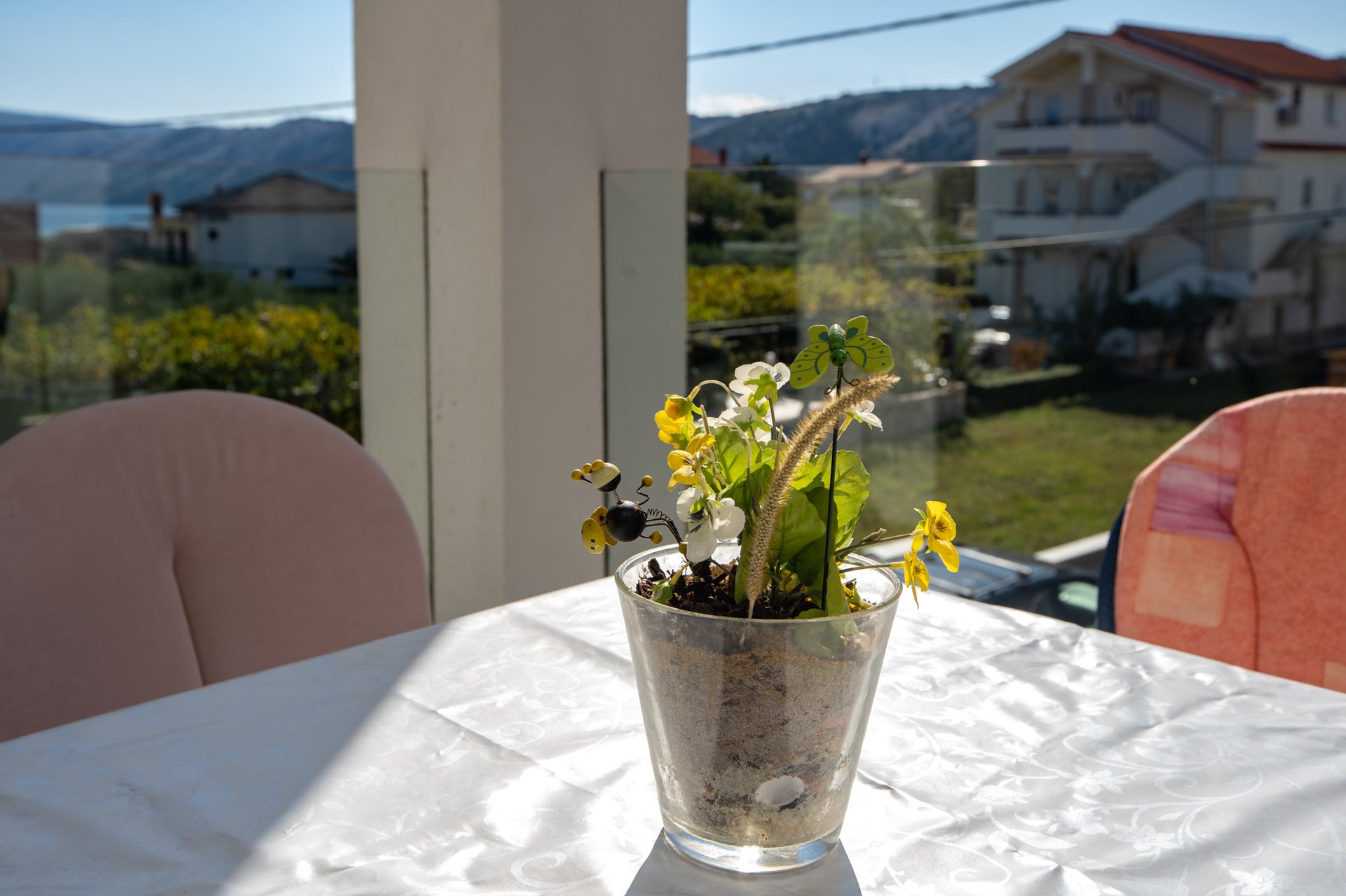 Pogled s balkona apartmana Lazarić u Loparu