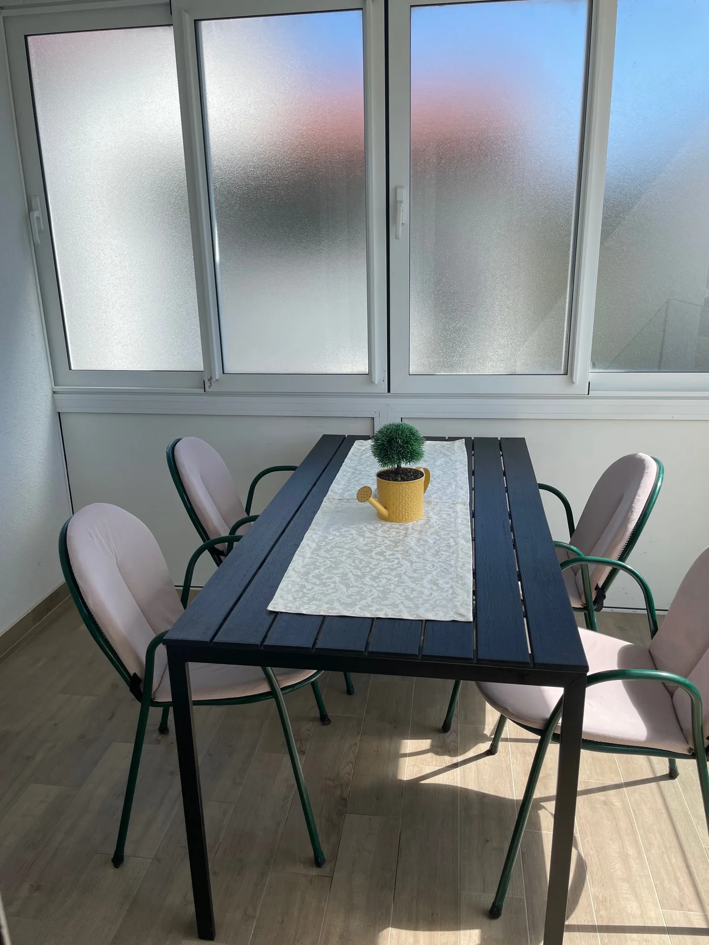 Blagovaonski stol na terasi Apartmana 2.